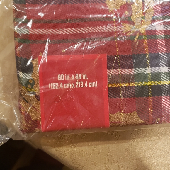 Food Network Leafy Tartan Tablecloth 60'' x 84 in. (Kohls) NWT - Picture 3 of 10